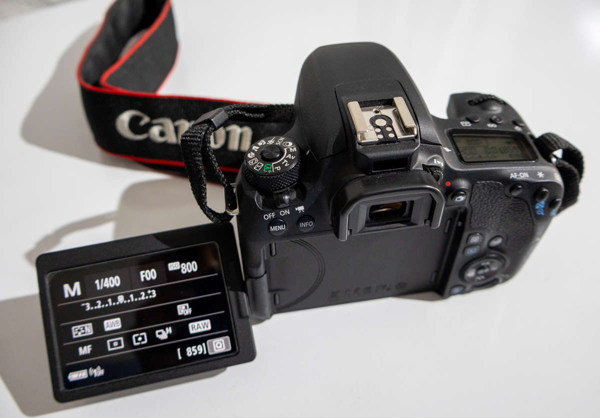 Canon EOS 77D DSLR - 24.2 Megapixels - Dual Pixel CMOS AF - Wi-Fi, NFC, Bluetooth - Body Only