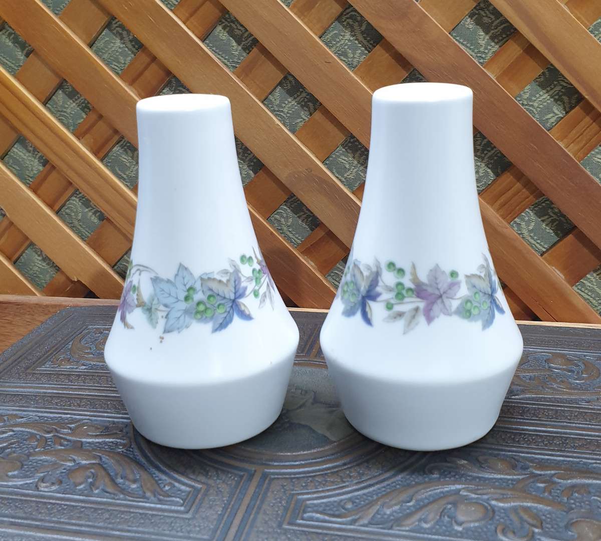 NORITAKE SALT AND PEPPER SET