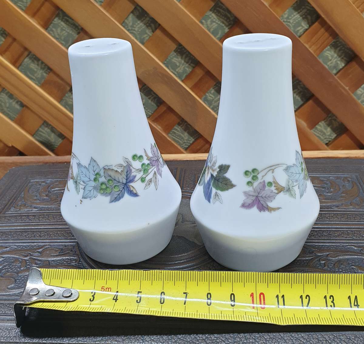 NORITAKE SALT AND PEPPER SET