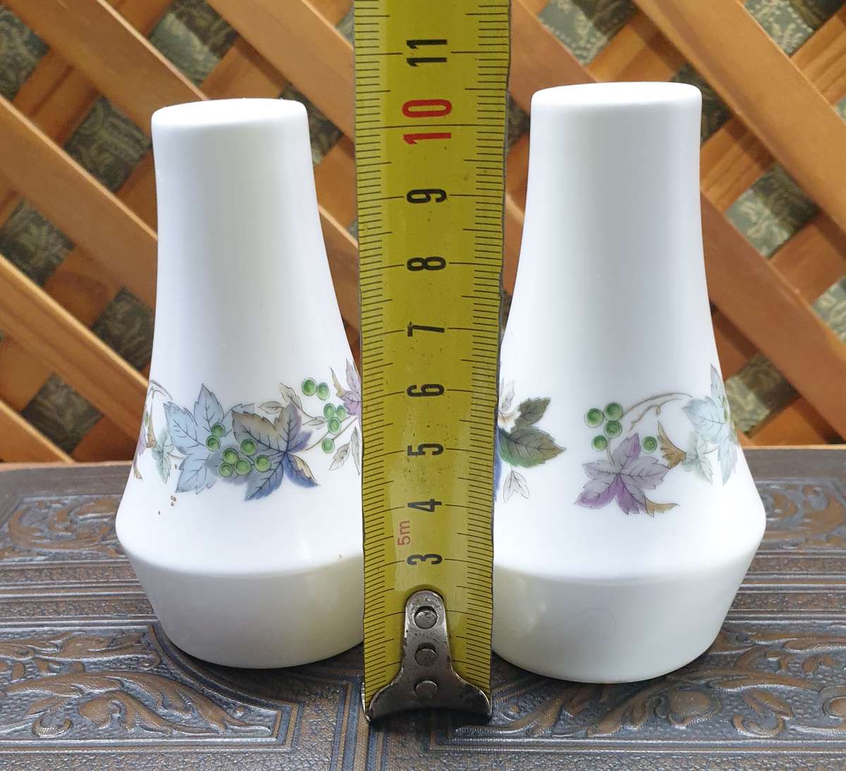 NORITAKE SALT AND PEPPER SET