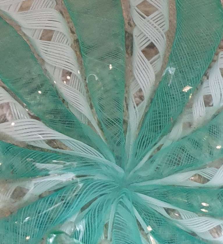 STUDIO GLASS LEAVE BOWL