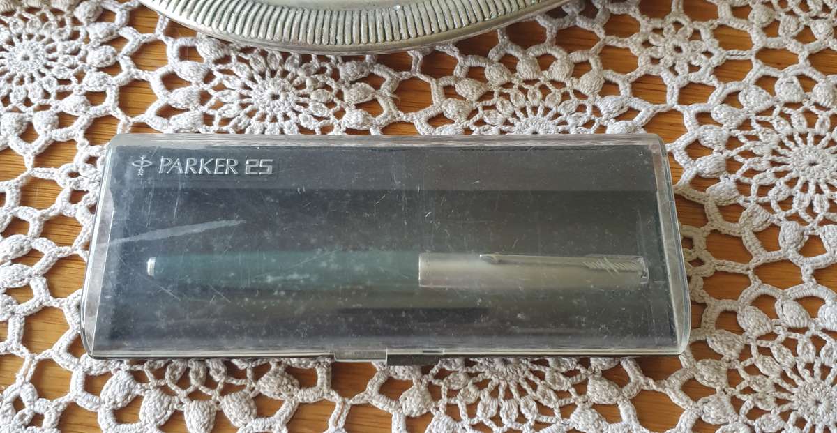 PARKER PEN | NEEDS A NEW REFILL | MADE IN ENGLAND