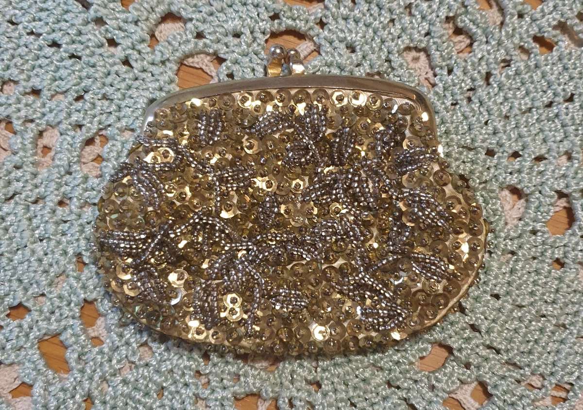 SMALL VINTAGE PURSE | MADE IN HONG KONG |