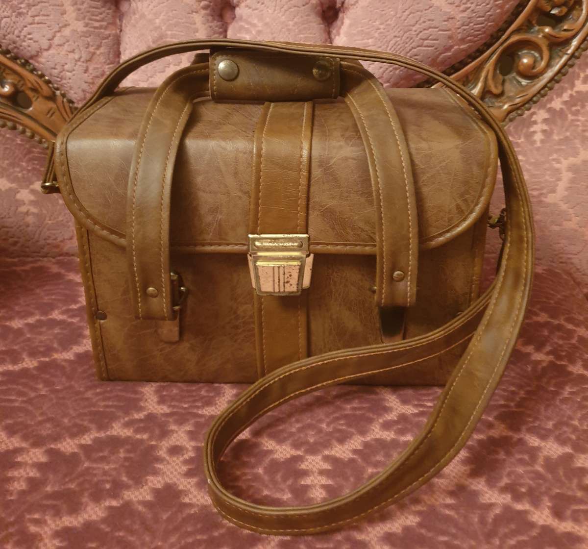Vintage Brown  Camera Bag- EARLY 1960'S  . GREAT CONDITION