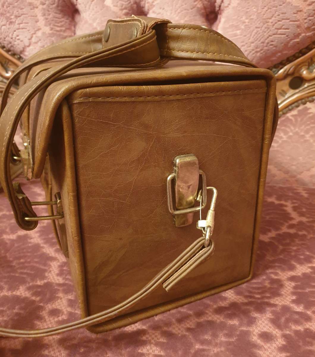 Vintage Brown  Camera Bag- EARLY 1960'S  . GREAT CONDITION