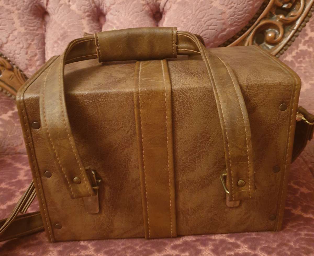 Vintage Brown  Camera Bag- EARLY 1960'S  . GREAT CONDITION