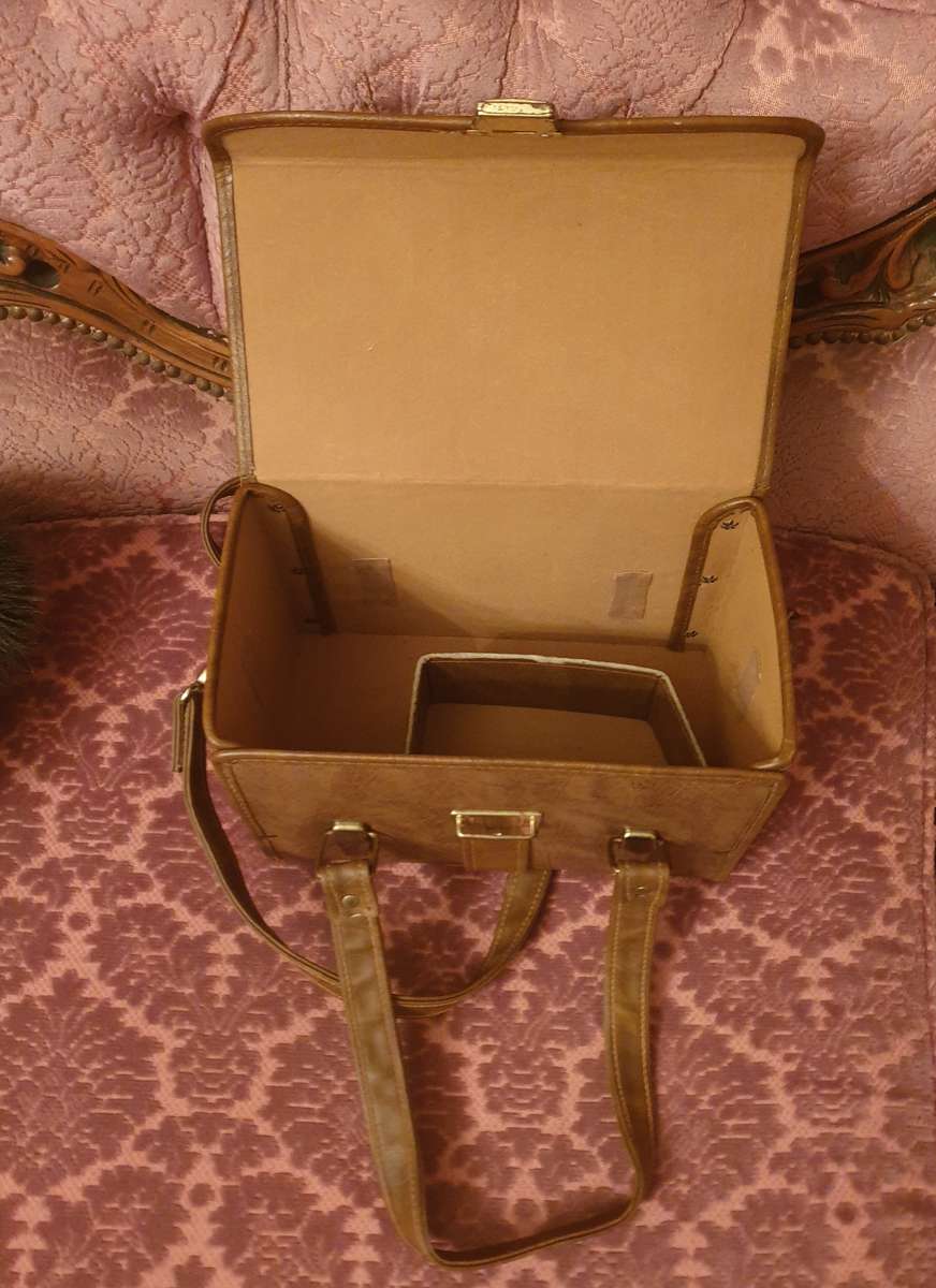 Vintage Brown  Camera Bag- EARLY 1960'S  . GREAT CONDITION