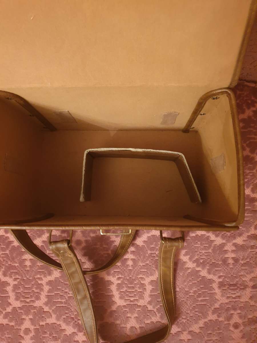 Vintage Brown  Camera Bag- EARLY 1960'S  . GREAT CONDITION