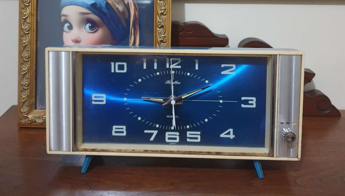 GINZA / RHYTHM Blue and White Musical Mid Century Alarm Clock / Desk Clock Playing Swan Lake, Japan
