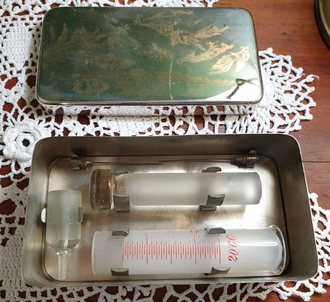 Atique complete grass Syringe kit. I have not seen one like this