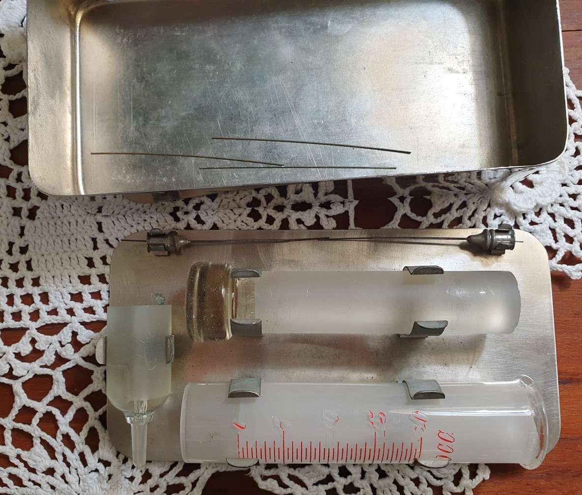 Atique complete grass Syringe kit. I have not seen one like this