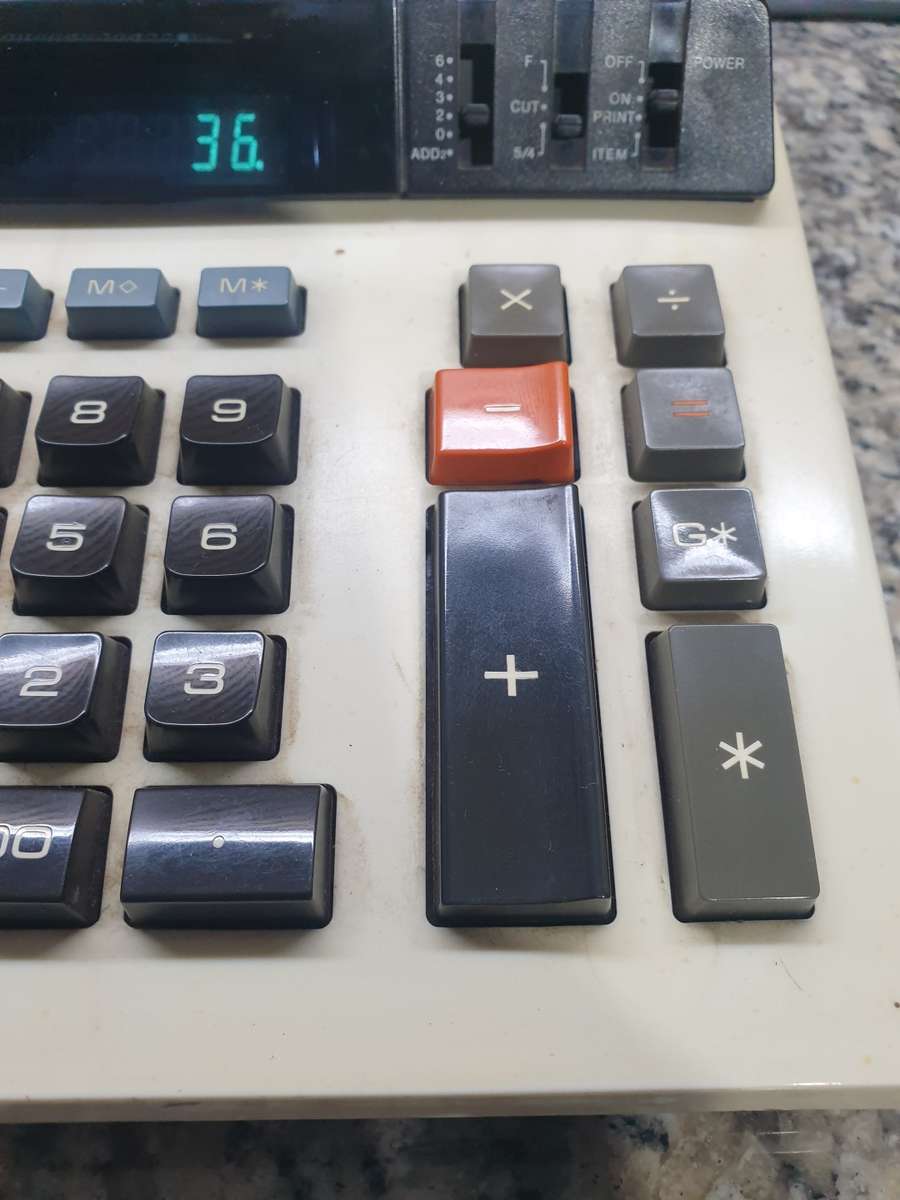 WOW ! Check out this amazing Casio printing calculator.