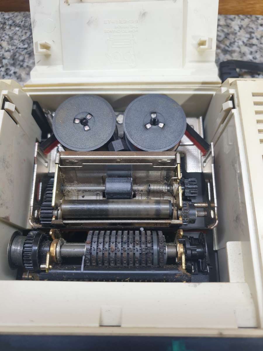 WOW ! Check out this amazing Casio printing calculator.