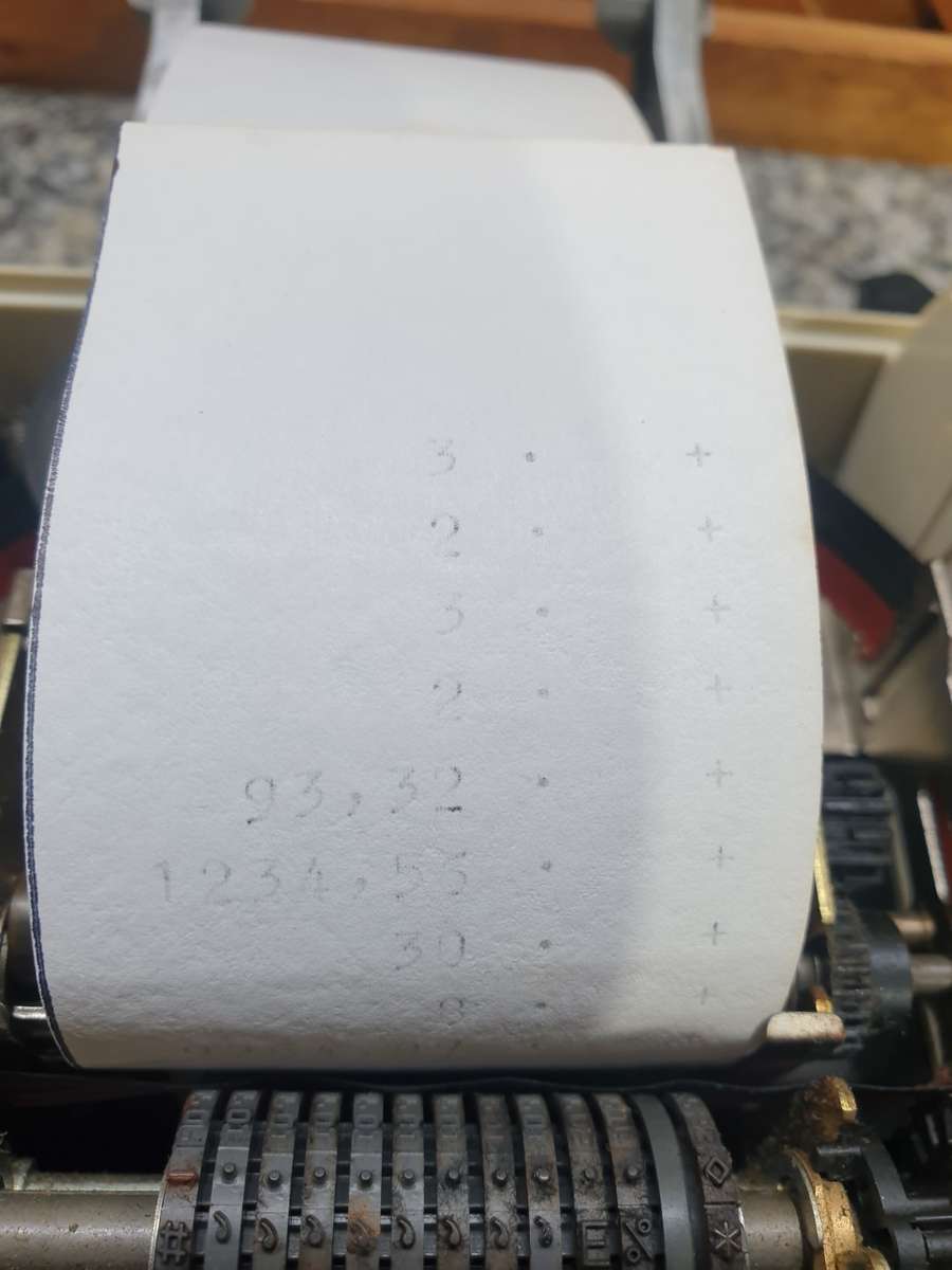 WOW ! Check out this amazing Casio printing calculator.