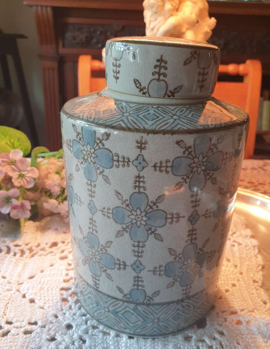 GINGER JAR FOR YOUR COLLECTION