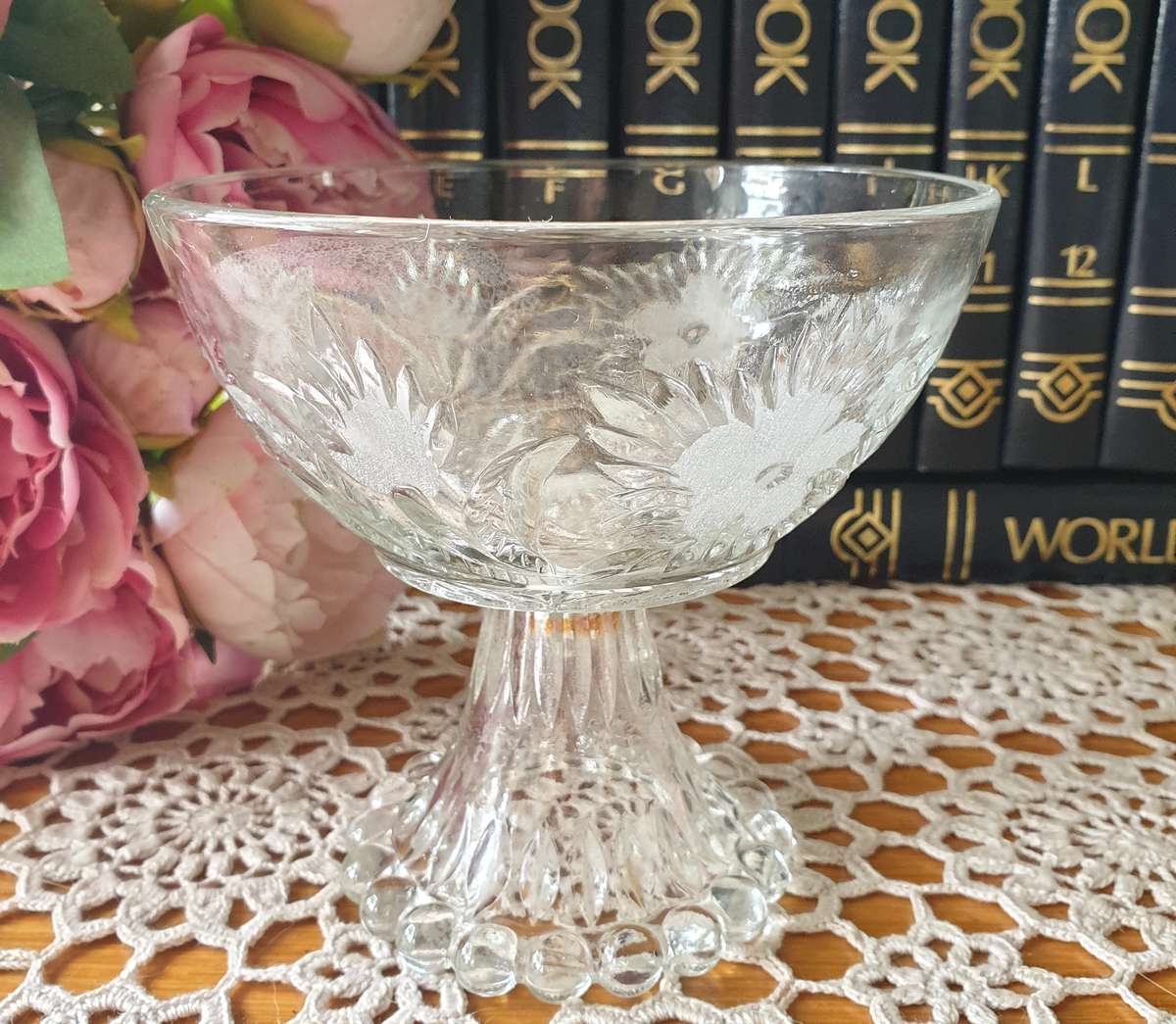 Vintage Mid-century Fruit Bowl | Candy Bowl | with floral decor and leg