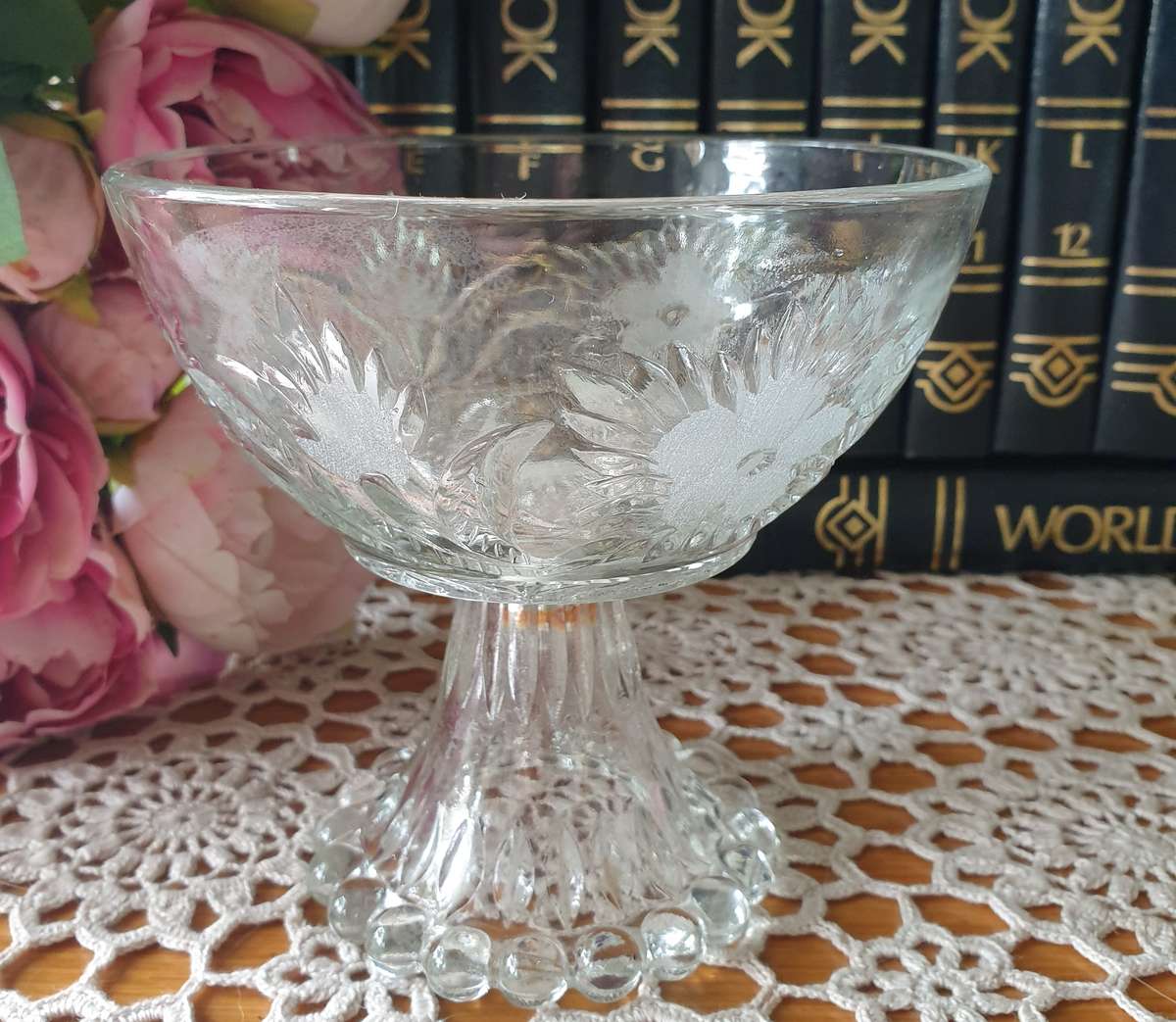 Vintage Mid-century Fruit Bowl | Candy Bowl | with floral decor and leg