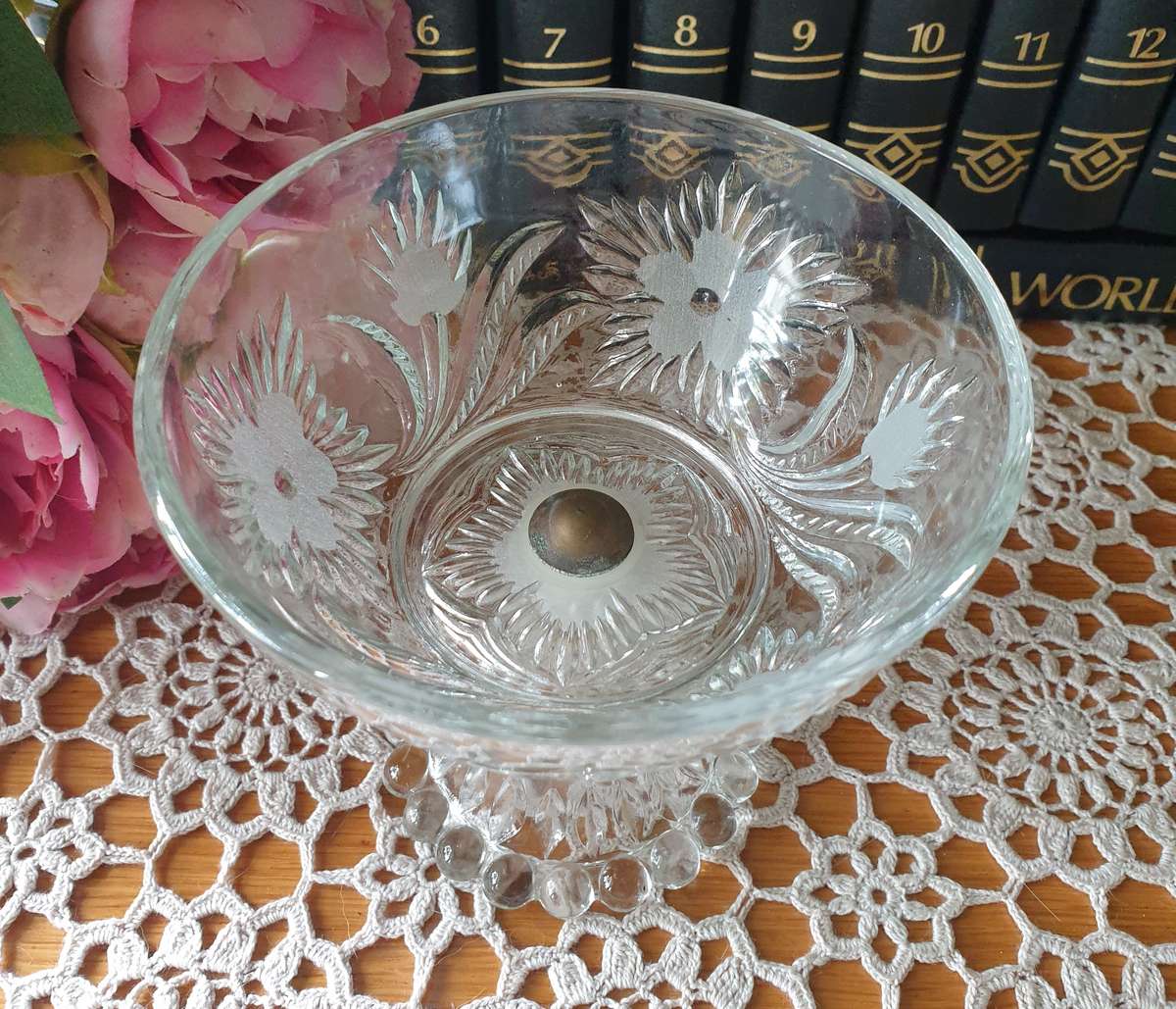 Vintage Mid-century Fruit Bowl | Candy Bowl | with floral decor and leg