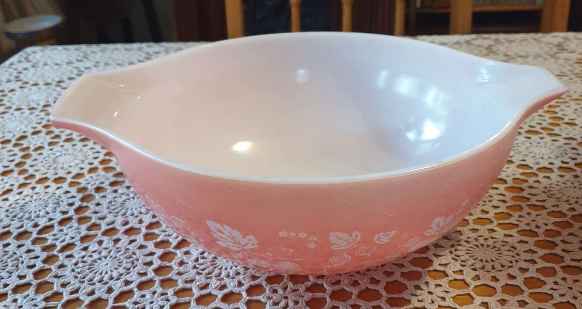 Vintage Pyrex, Pink Gooseberry BOWL