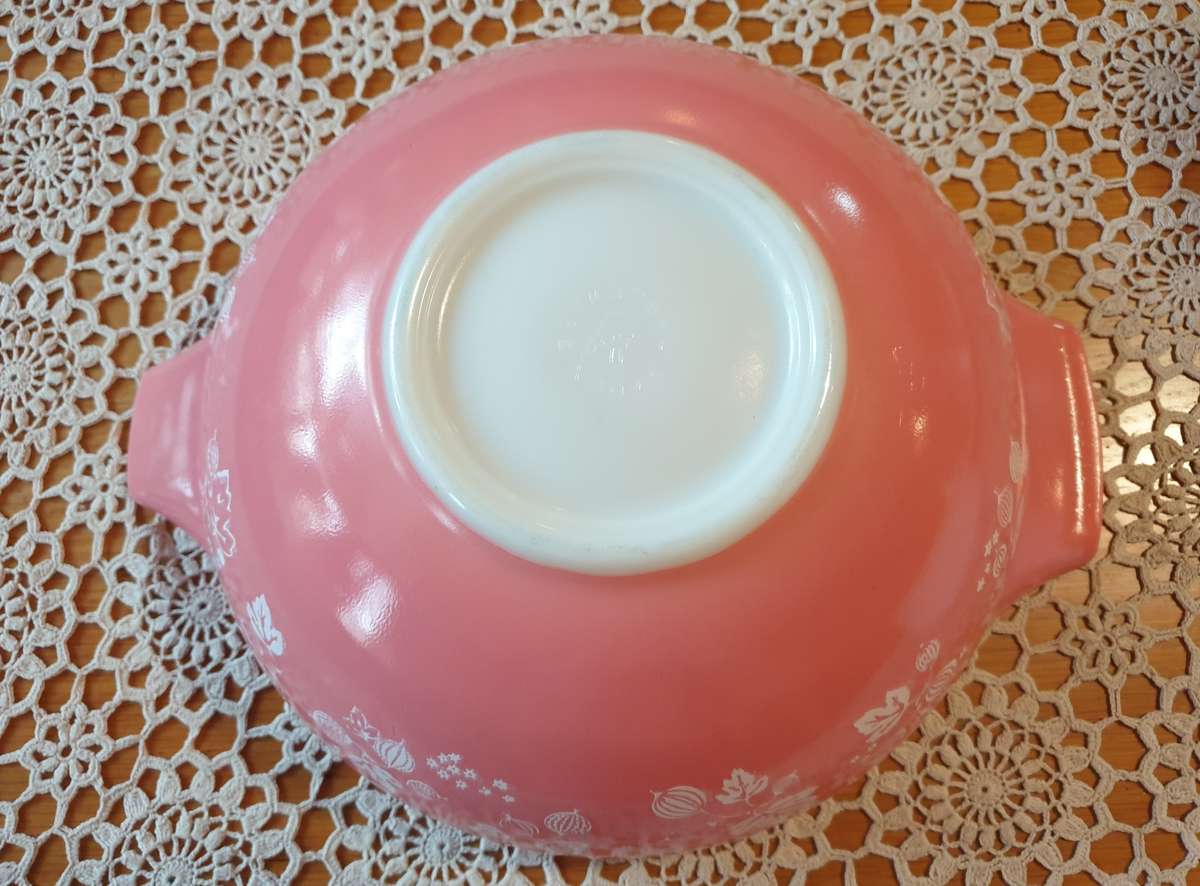 Vintage Pyrex, Pink Gooseberry BOWL