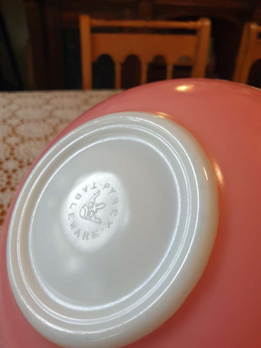 Vintage Pyrex, Pink Gooseberry BOWL