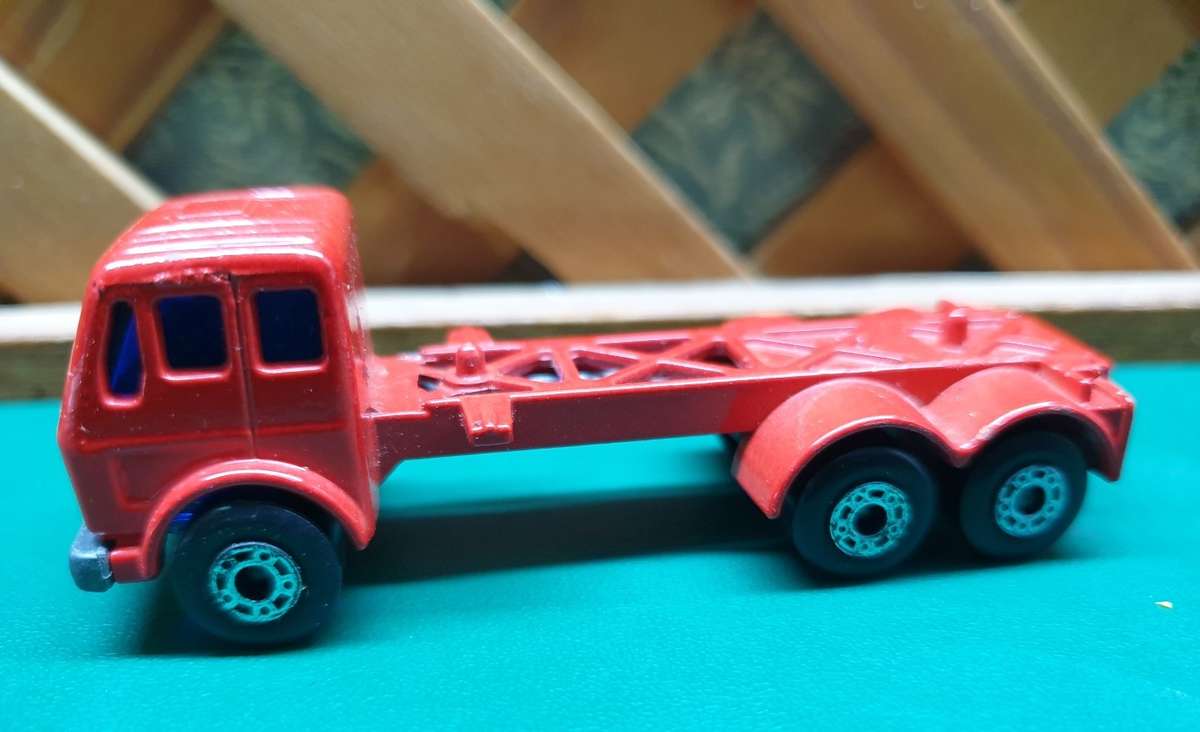 MATCHBOX -  Mercedes container truck   1976   No 42