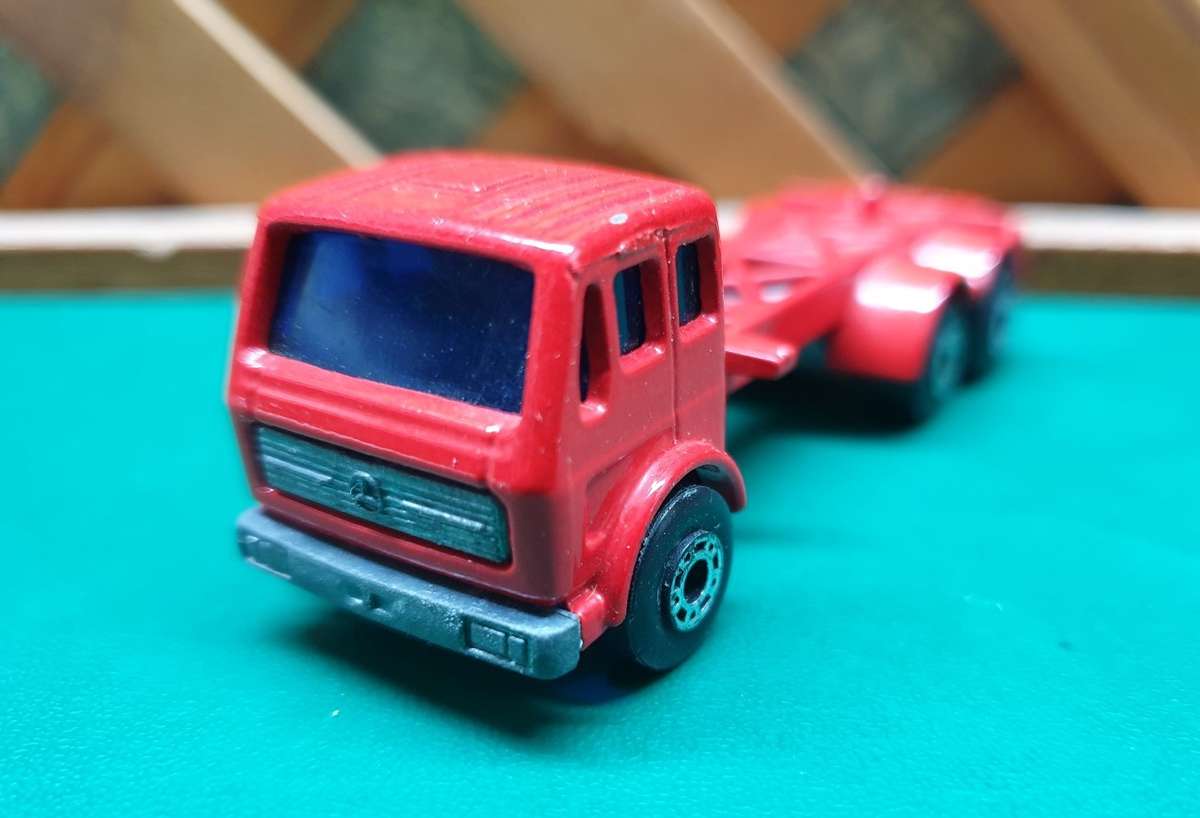 MATCHBOX -  Mercedes container truck   1976   No 42