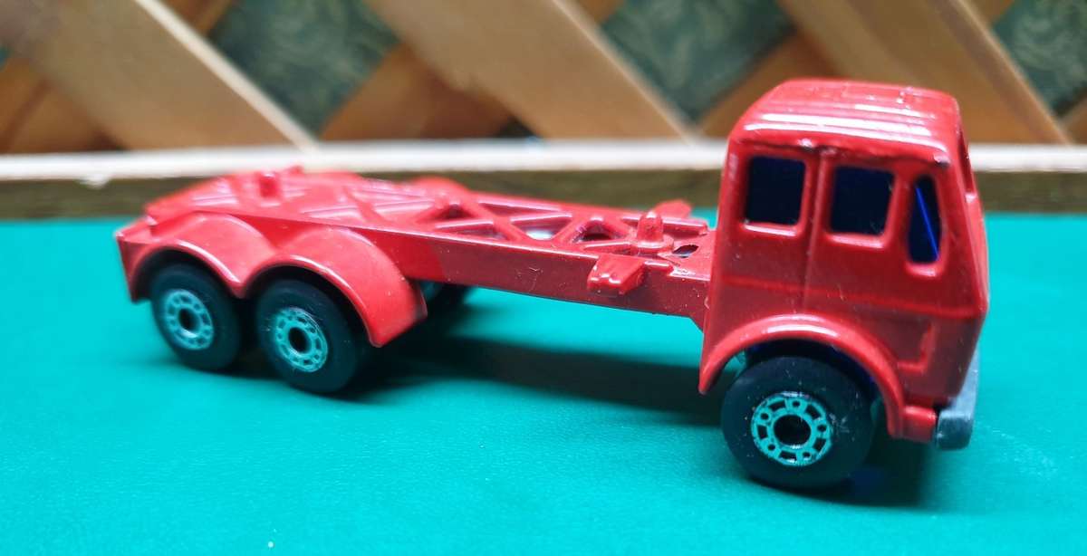 MATCHBOX -  Mercedes container truck   1976   No 42