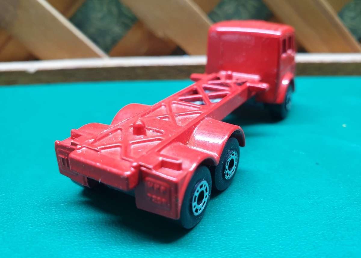 MATCHBOX -  Mercedes container truck   1976   No 42