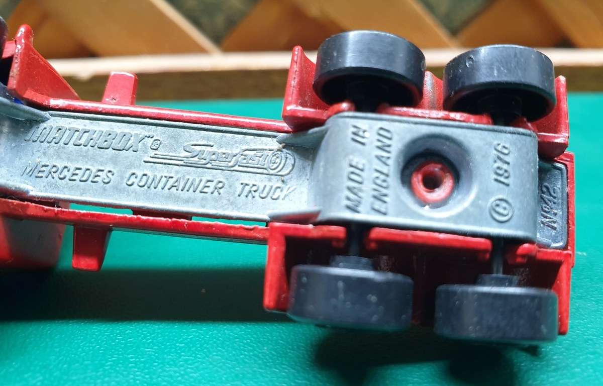 MATCHBOX -  Mercedes container truck   1976   No 42