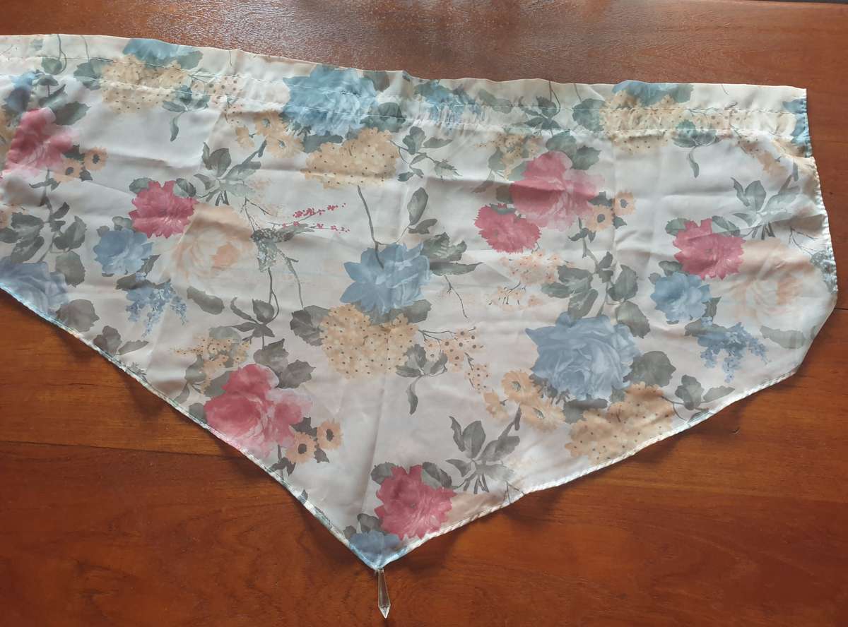 KITCHEN FRILL WITH BEADS