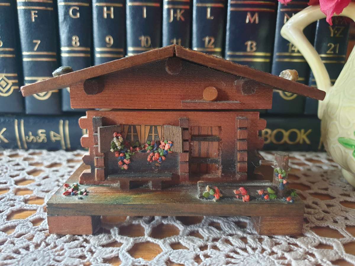 Vintage CUENDET Motion Wind Up Chalet Music Box