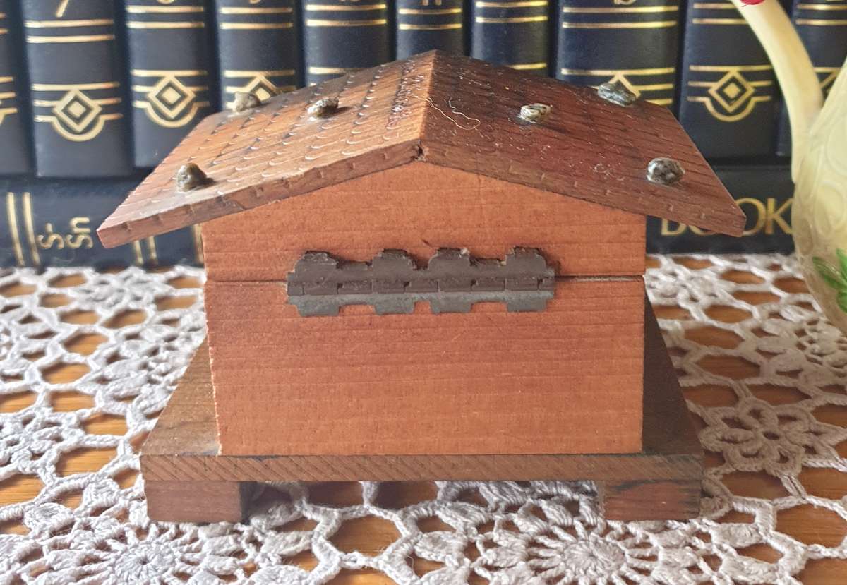 Vintage CUENDET Motion Wind Up Chalet Music Box
