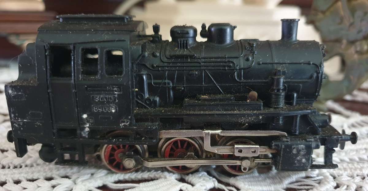 Märklin 3000 Steam Locomotive BR 89 005 ex. and three Very Rare coaches . WORKING ORDER