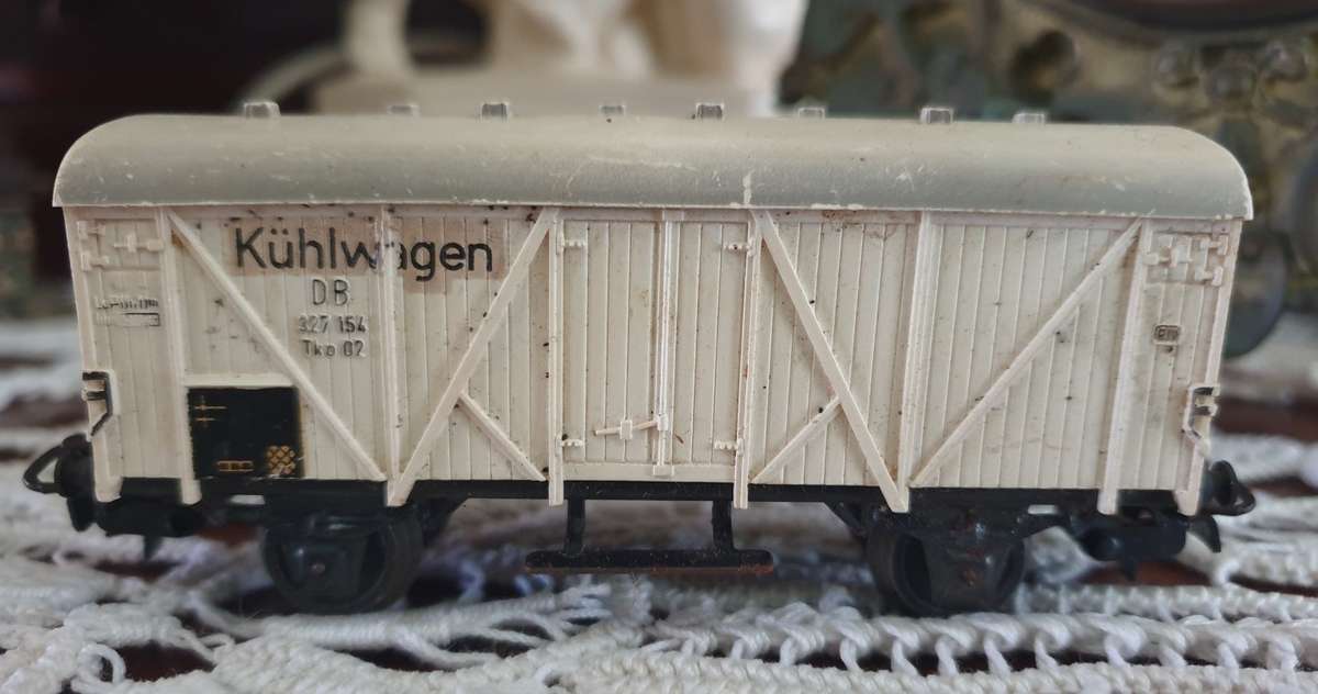 Märklin 3000 Steam Locomotive BR 89 005 ex. and three Very Rare coaches . WORKING ORDER