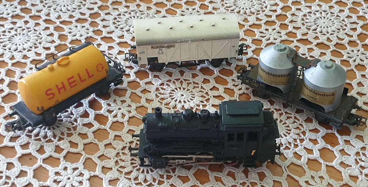 Märklin 3000 Steam Locomotive BR 89 005 ex. and three Very Rare coaches . WORKING ORDER