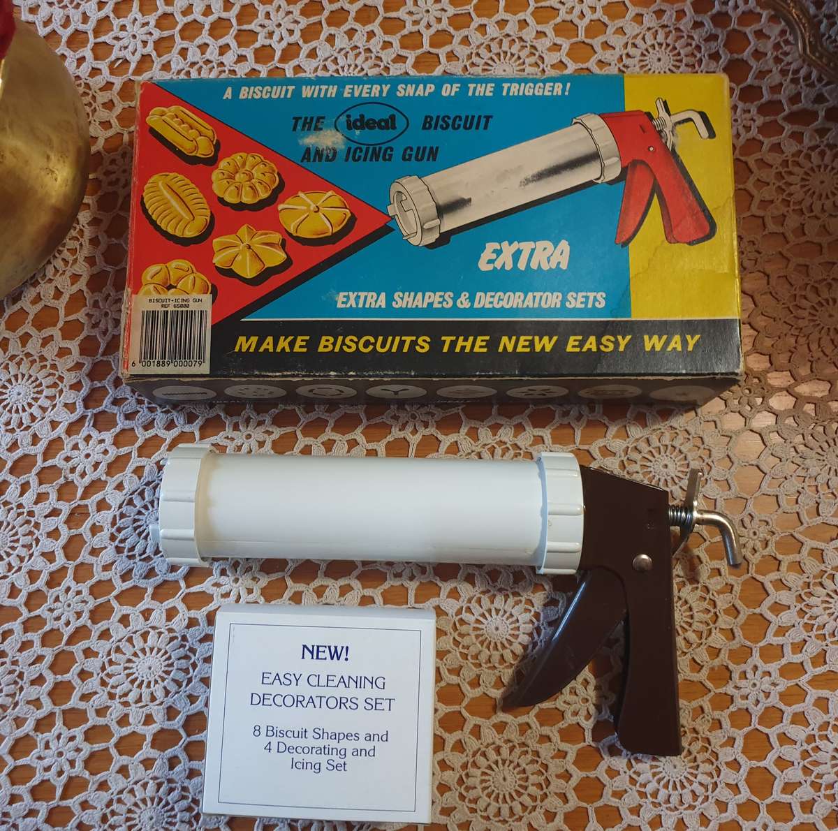 Vintage Ideal Biscuit Cookie Maker Icing Press Gun Shapes & Decorator Set