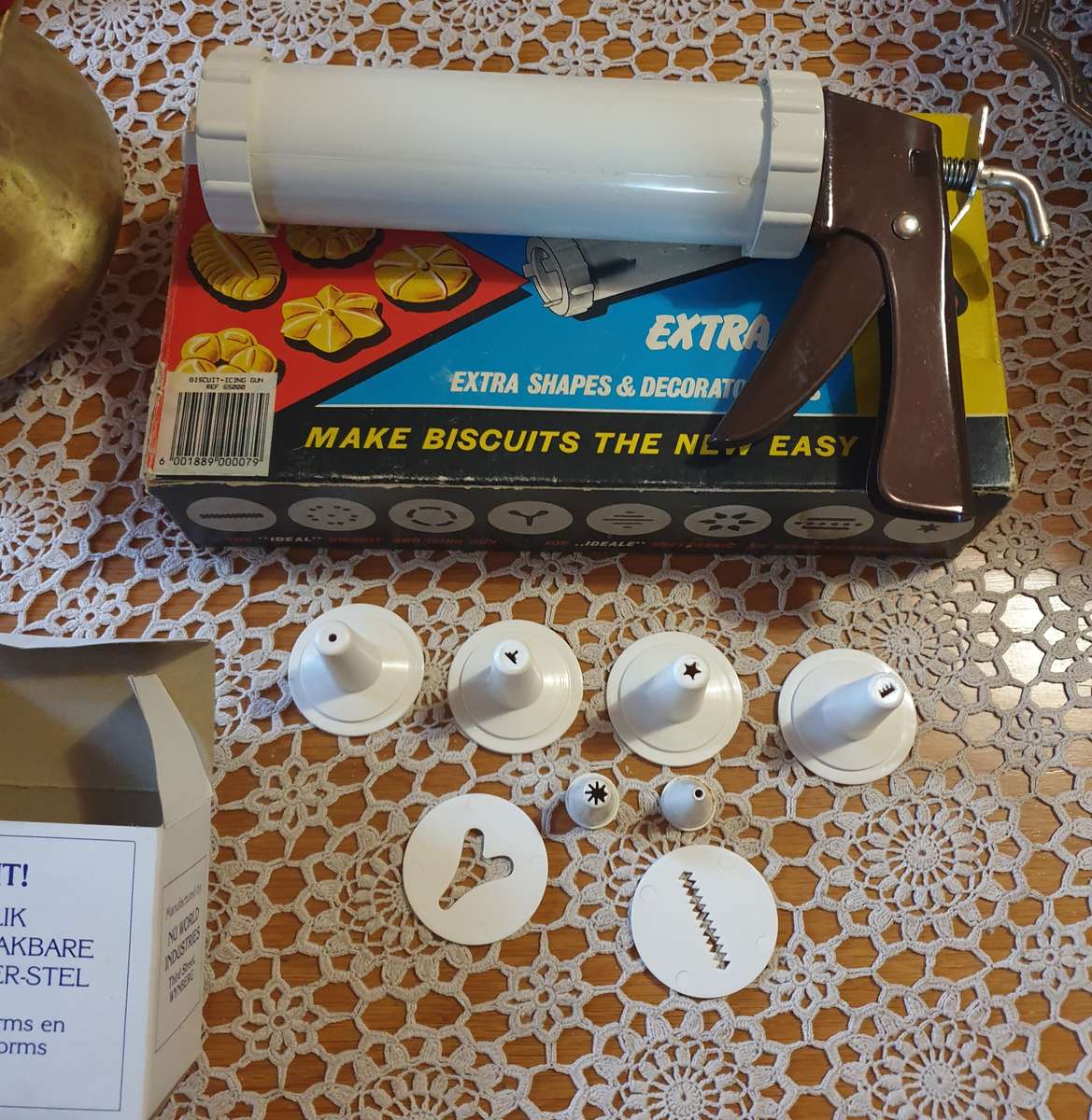 Vintage Ideal Biscuit Cookie Maker Icing Press Gun Shapes & Decorator Set