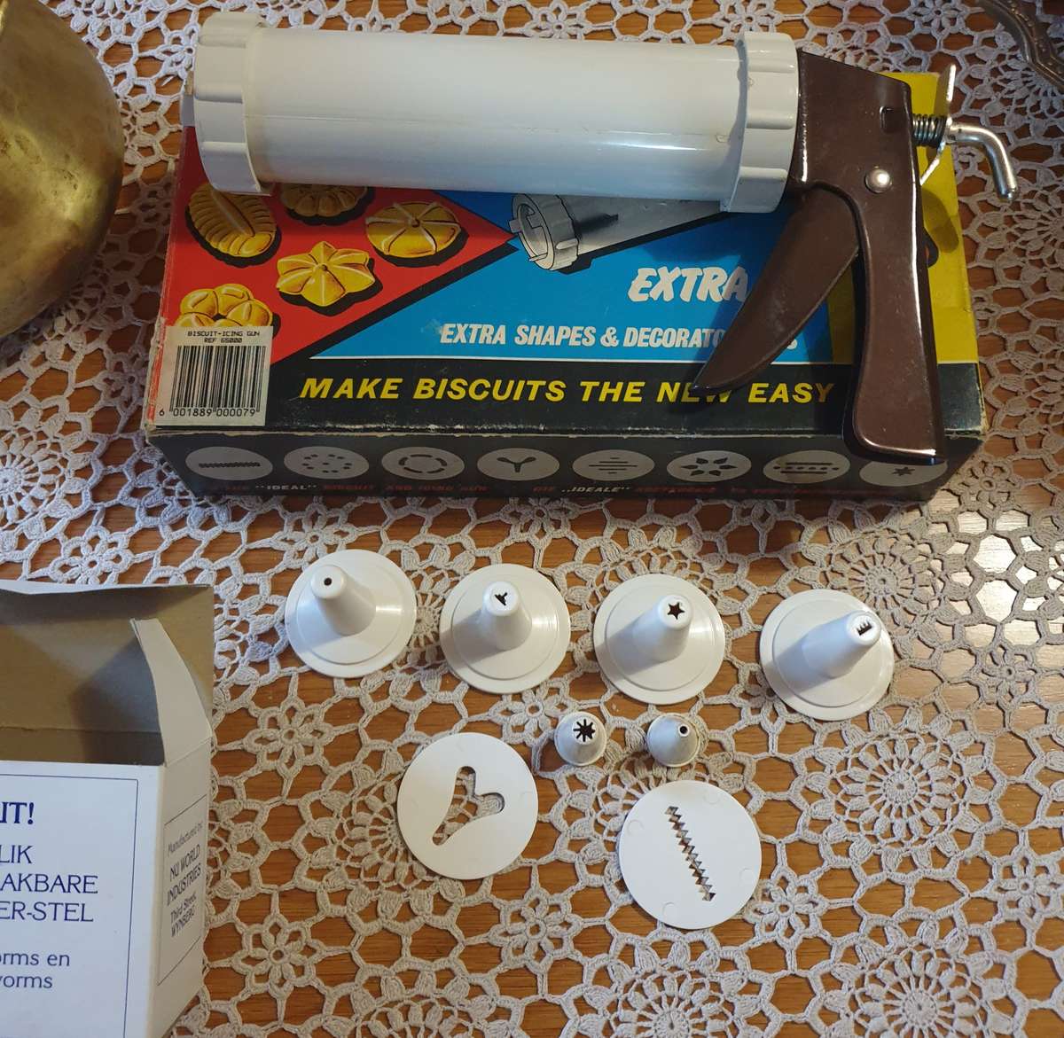 Vintage Ideal Biscuit Cookie Maker Icing Press Gun Shapes & Decorator Set