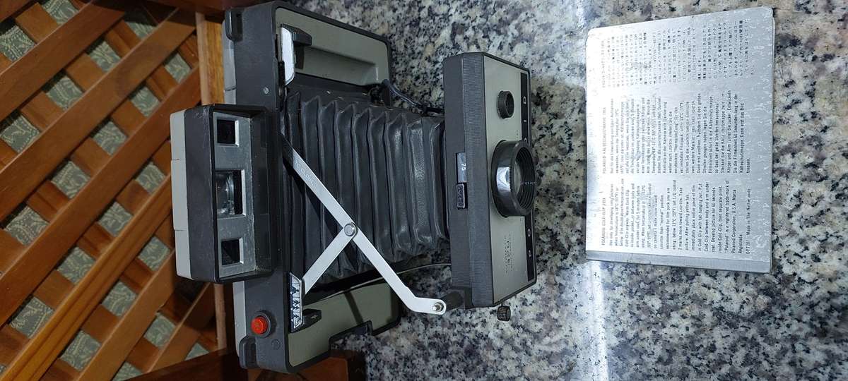 POLAROID 320 INSTANT CAMERA