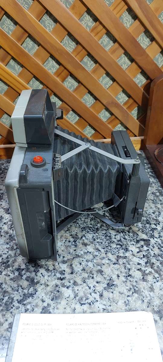 POLAROID 320 INSTANT CAMERA