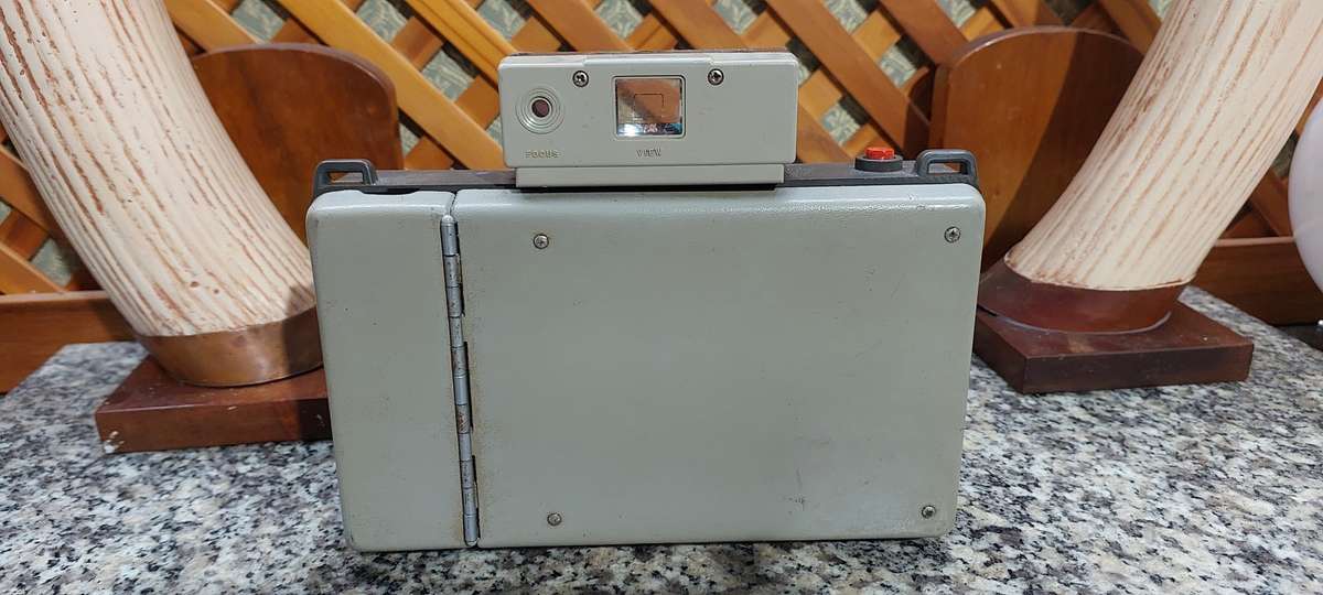 POLAROID 320 INSTANT CAMERA