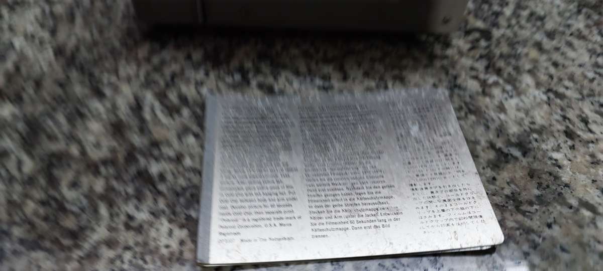 POLAROID 320 INSTANT CAMERA