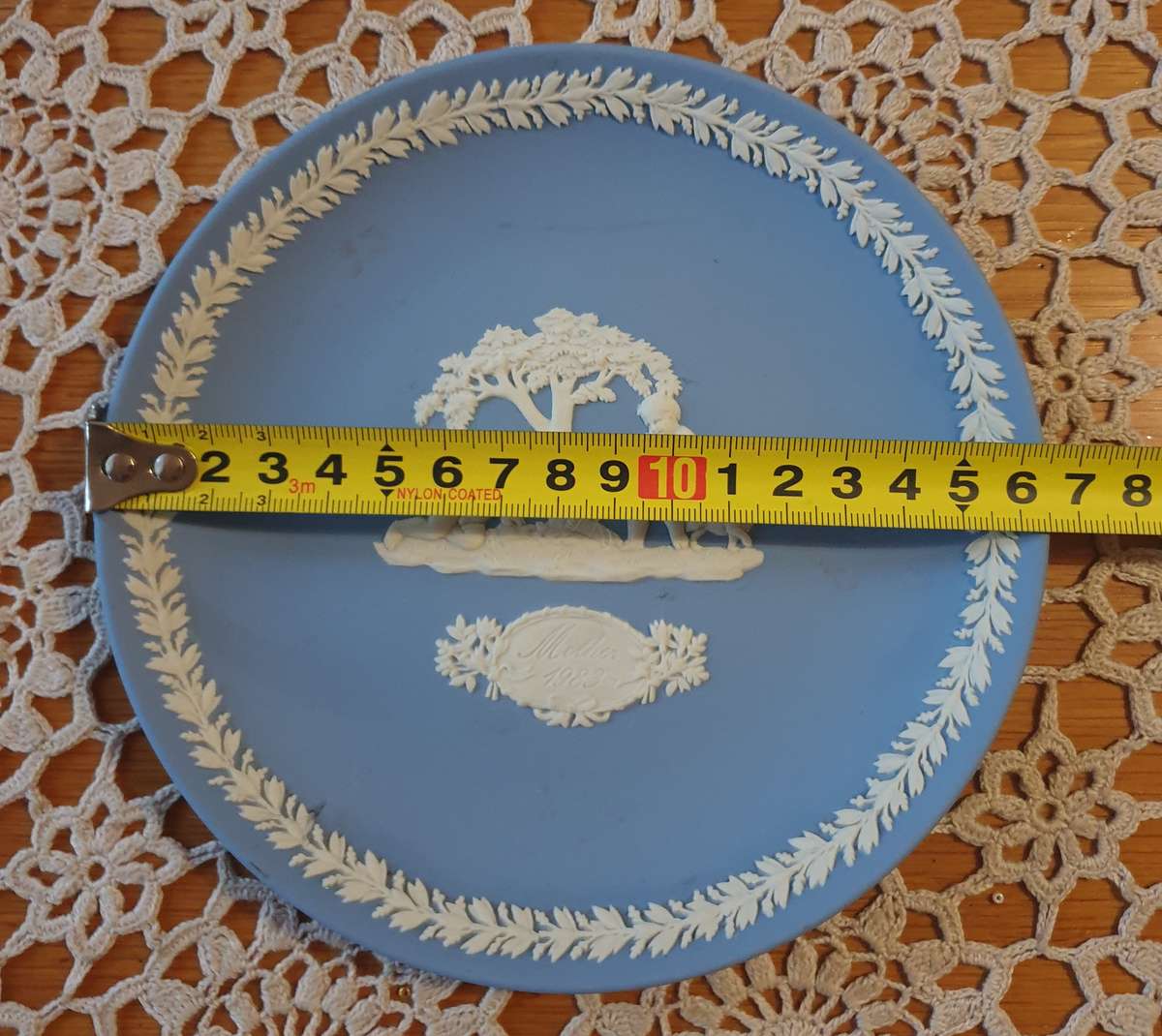 WEDGWOOD JASPERWARE PLATE~ 1983 MOTHERS DAY~ CHILDREN & DOG