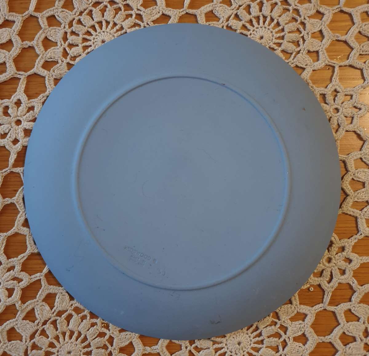 WEDGWOOD JASPERWARE PLATE~ 1983 MOTHERS DAY~ CHILDREN & DOG