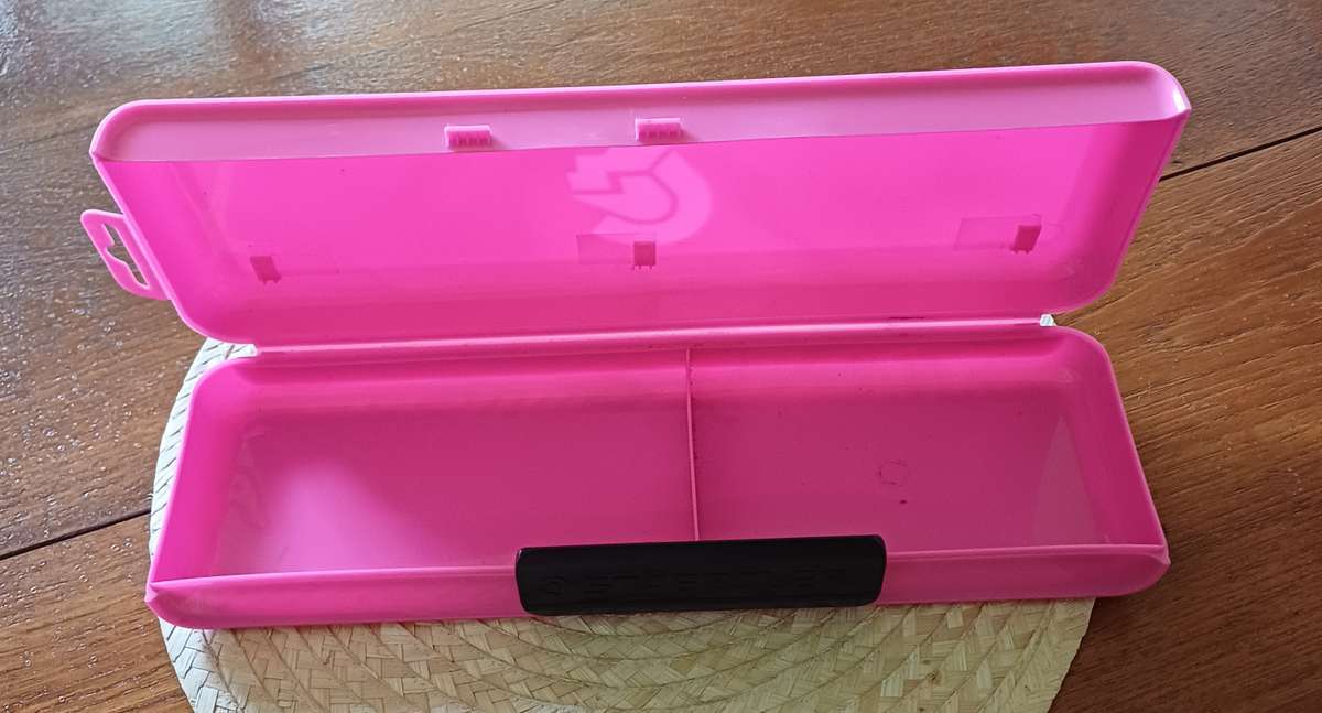 Plastic pencil case (pink)   11 X 34 X 4.5 CM