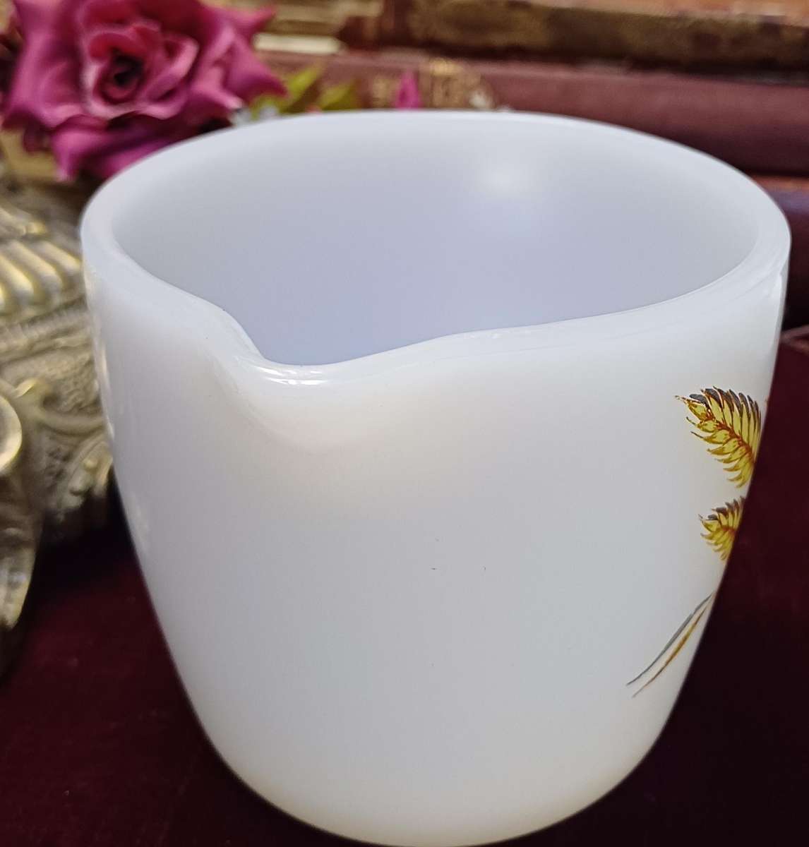 MILK GLASS | MILK POURER | VINTAGE |