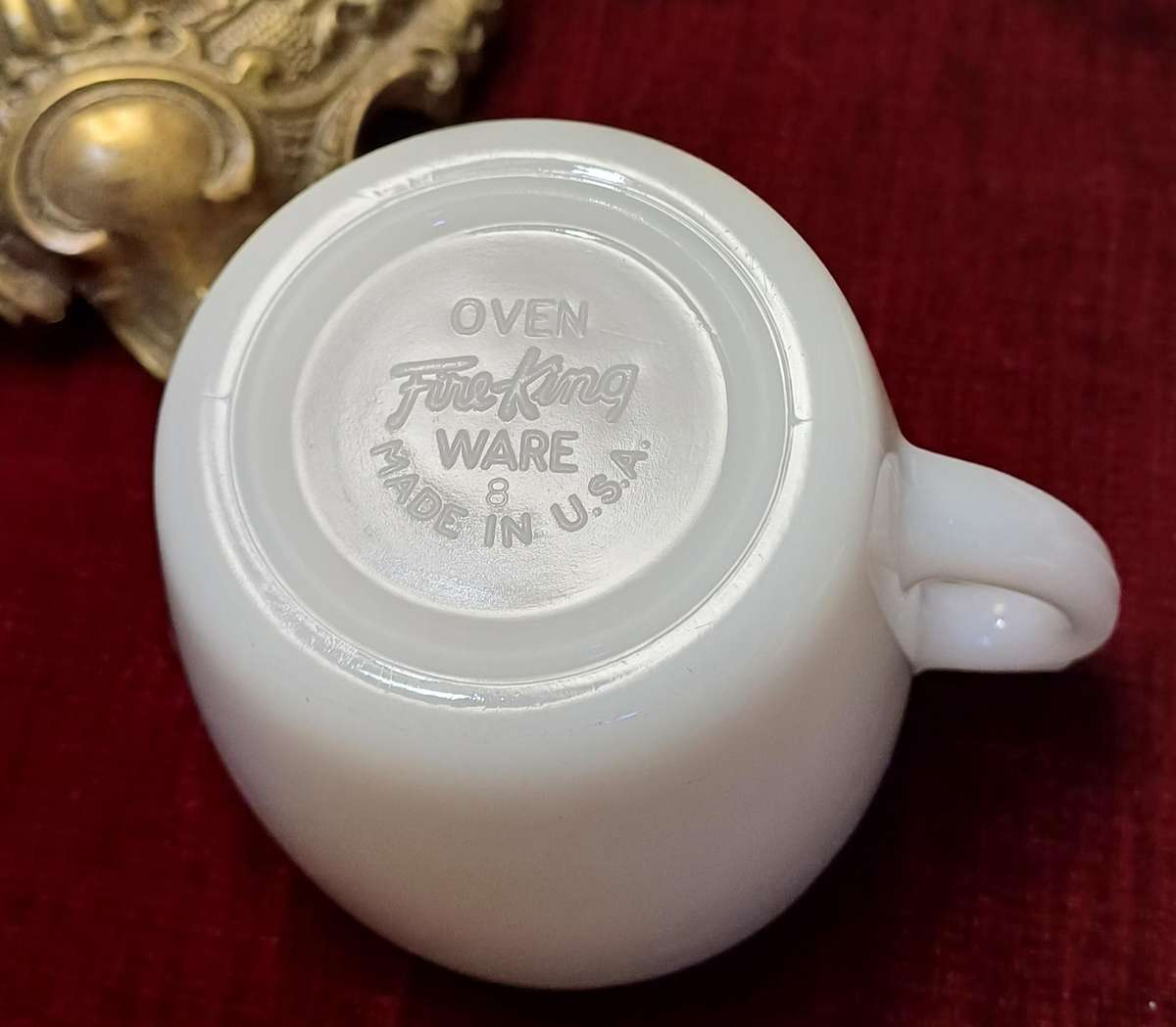 MILK GLASS | MILK POURER | VINTAGE |