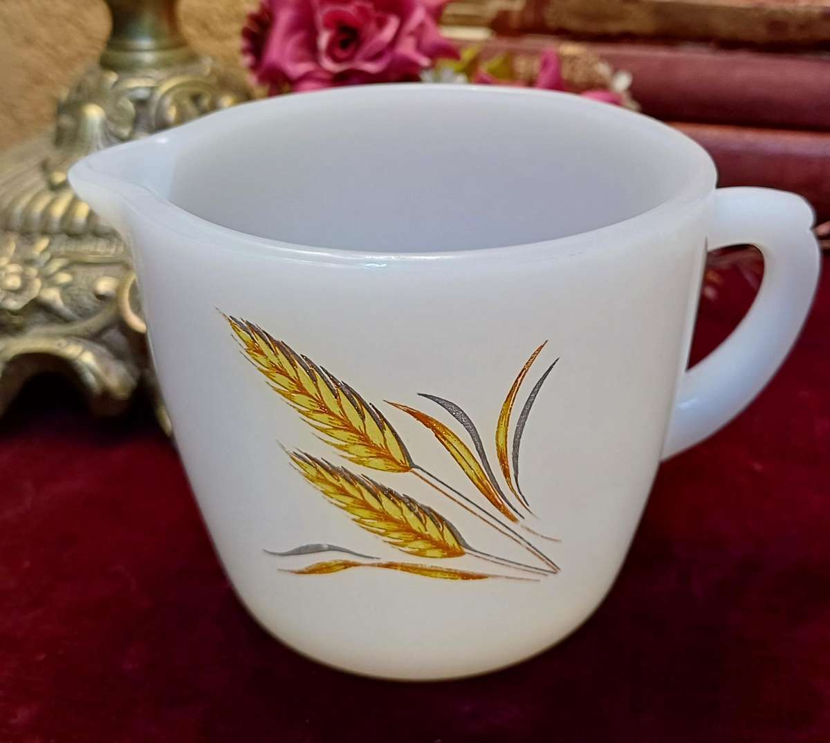 MILK GLASS | MILK POURER | VINTAGE |