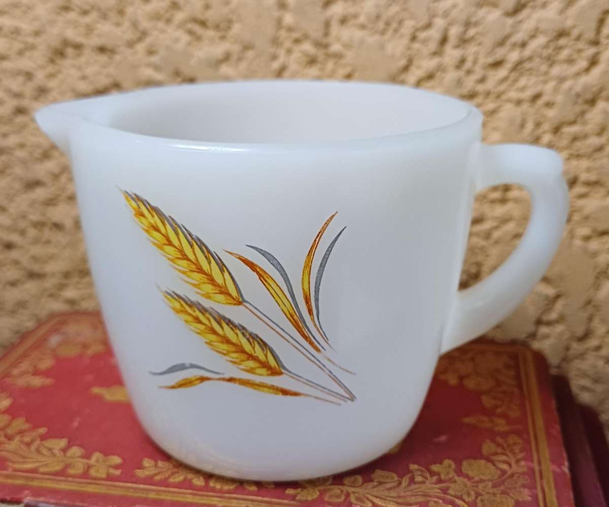 MILK GLASS | MILK POURER | VINTAGE |